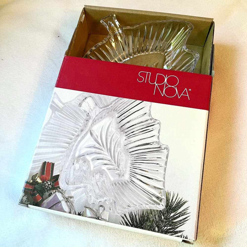 NWT Studio Nova Crystal Dish 8” Christmas Tree Shape